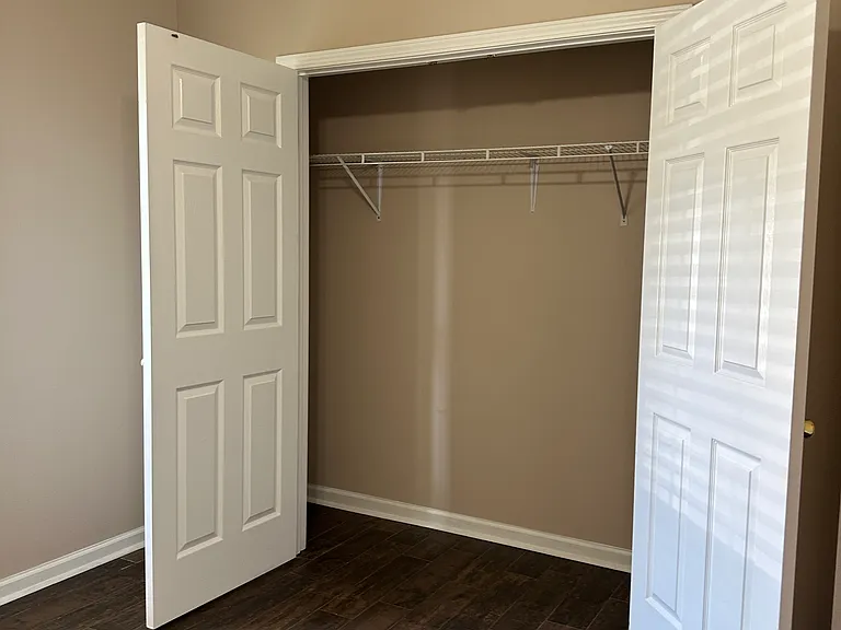 802 Johnston Cv — Photo 11
