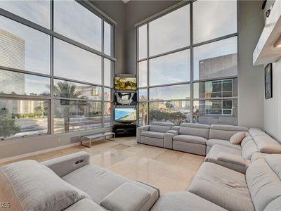 4515 Dean Martin Dr Unit 200, Las Vegas, NV, 89103