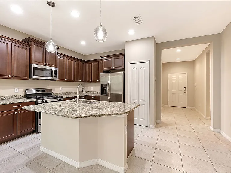 4904 Maymont Park Cir — Photo 8