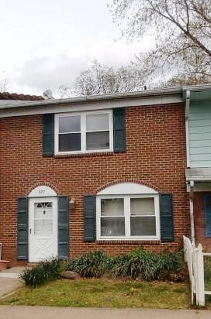 1st image of 927 Bellows Ave