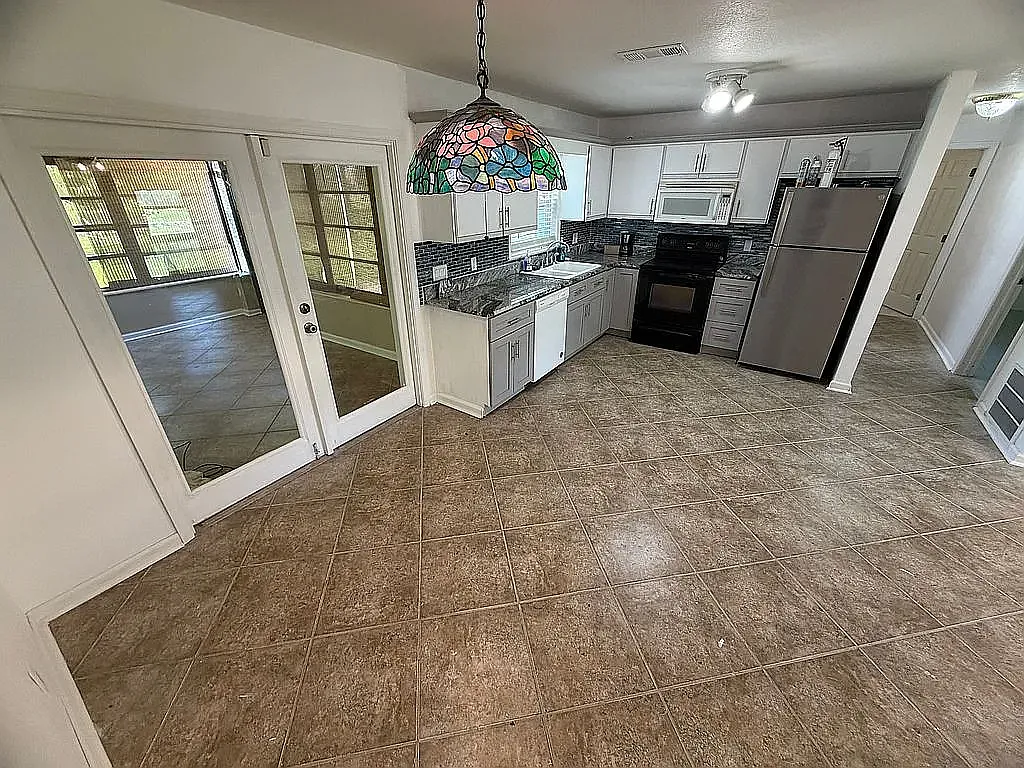 2 bed, 1339 sqft, $1,800 — Photo 3