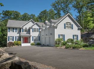 1 Rock Ridge Ct, New Fairfield, CT 06812