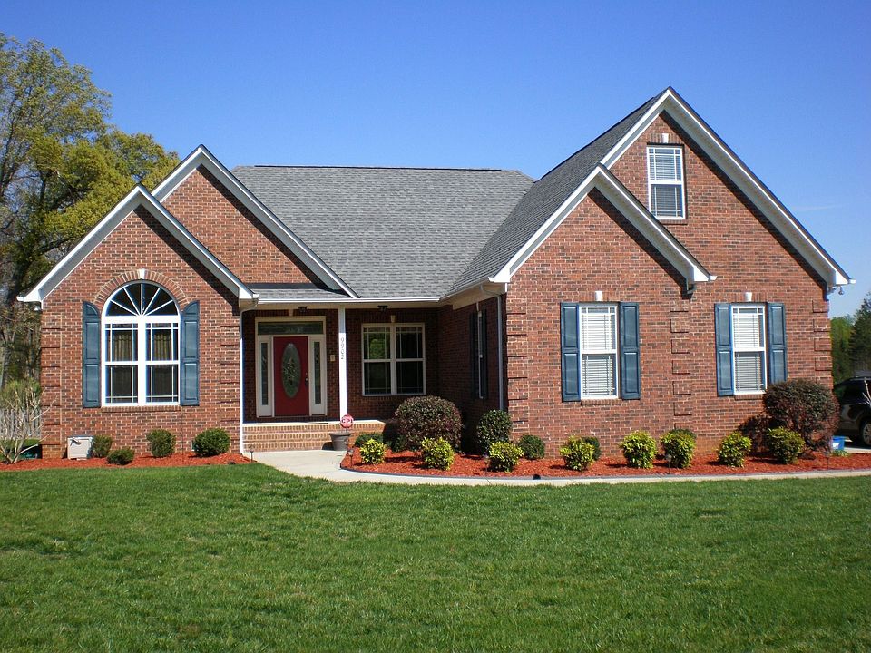 Great Home in Beautiful Neighborhood
