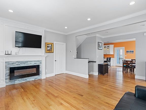 4th image of 112 Margin St #1