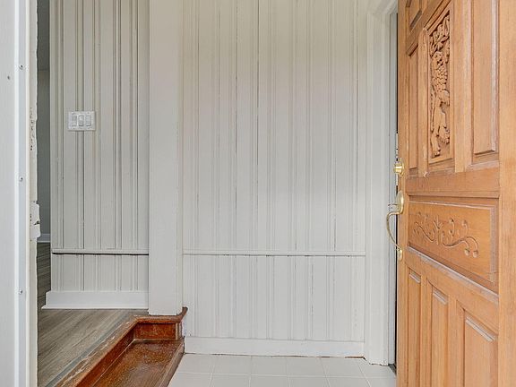 5th image of 105 Indian Hills Dr