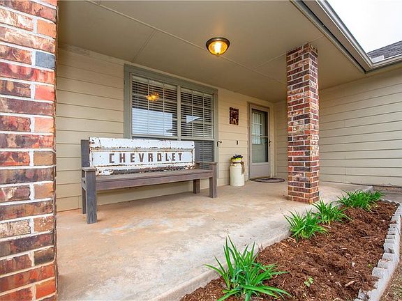 3rd image of 205 Stonewood Dr