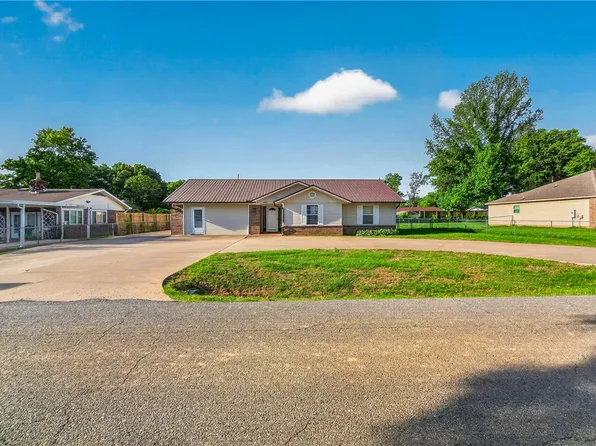 155 Frost St, Pea Ridge, AR 72751