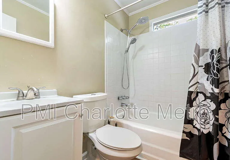 1733 Academy St — Photo 12
