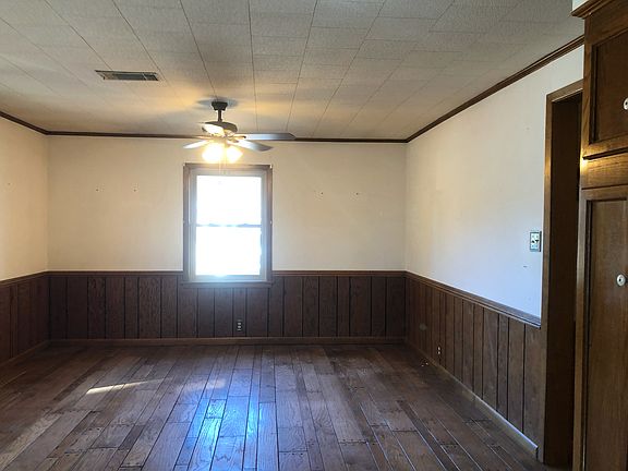 5th image of 302 S Oakley St