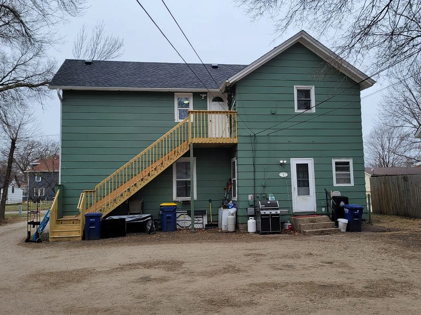 Newly refreshed 2 bedroom, 1 bath in duplex. Large yard in quiet neighborhood in Faribault. — Photo 2