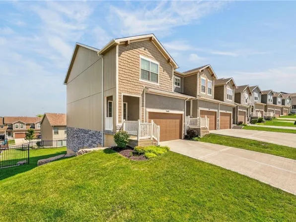 7401 Aaron St, Parkville, MO 64152