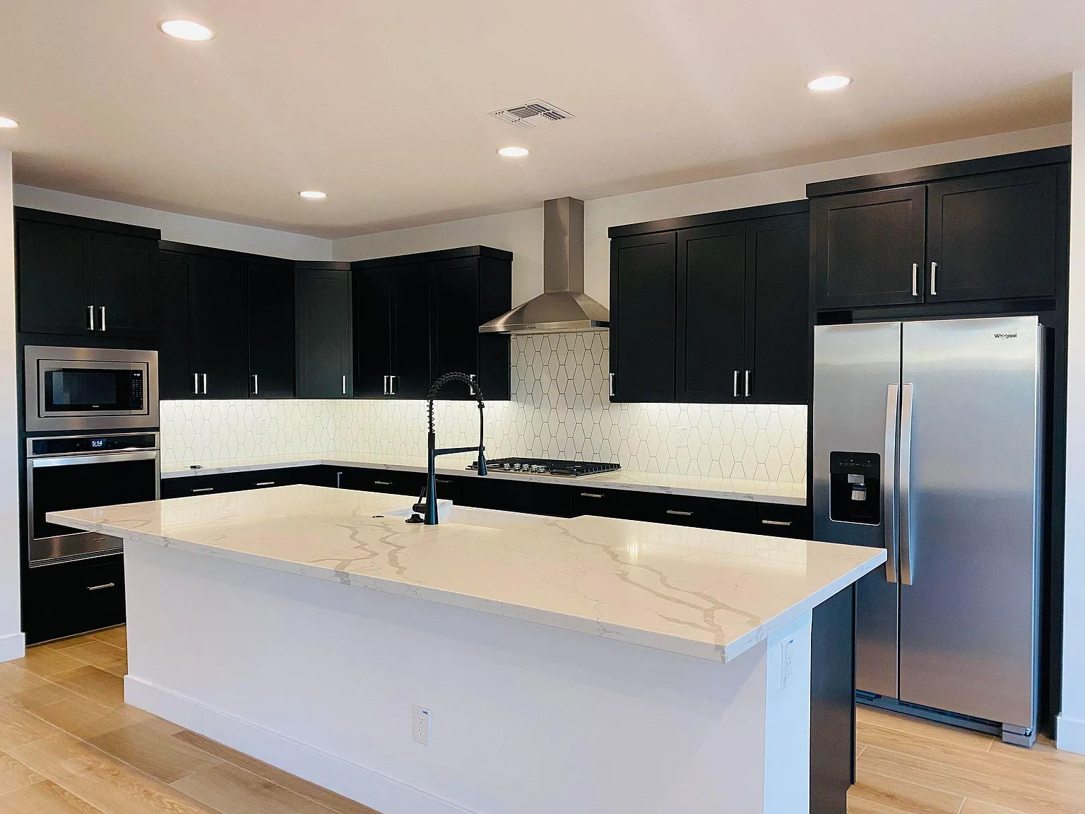 4 bed, 2405 sqft, $2,800 — Photo 2