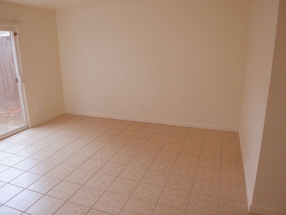2nd image of 1120 E Marshall St APT B