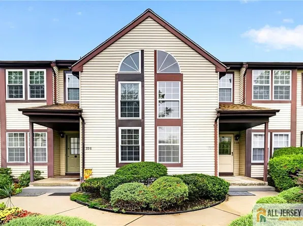 22 James Buchanan Dr, Monroe Township, NJ 08831
