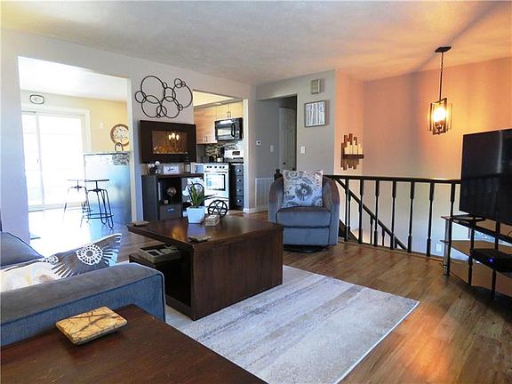 5th image of 1059 Fieldstone Dr