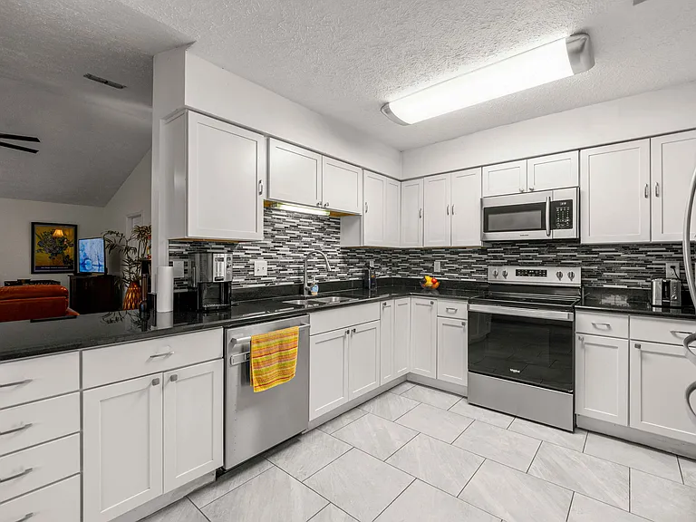 18400 NW 88th Avenue Rd — Photo 12