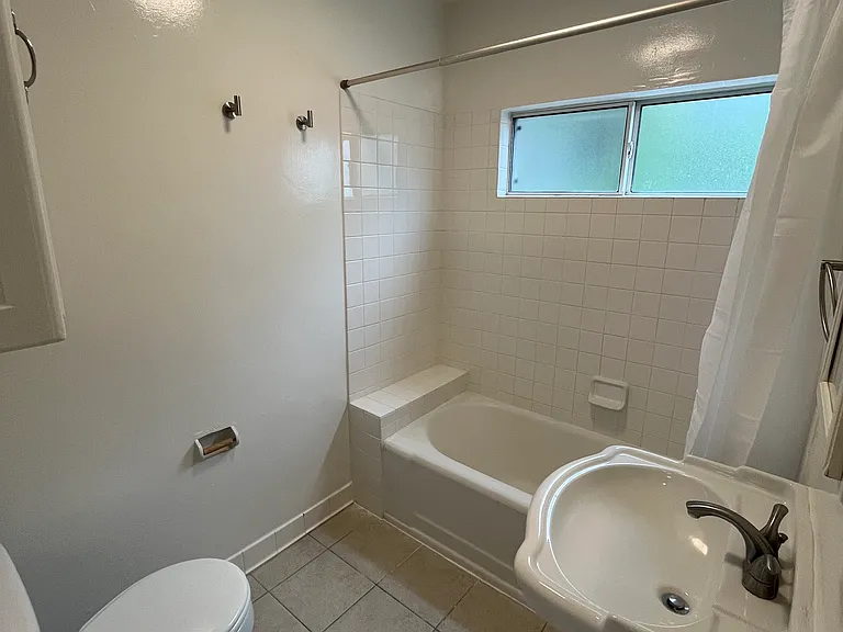 934 16th St #B — Photo 8