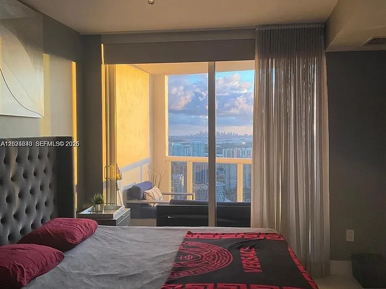 18201 Collins Ave #5303 — Photo 3