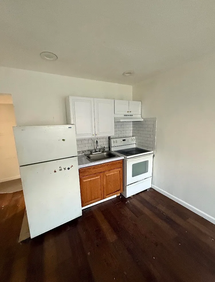 2 bed, 700 sqft, $2,100 — Photo 4