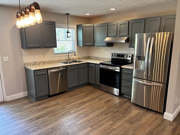 3rd image of 3510 Becker Dr W