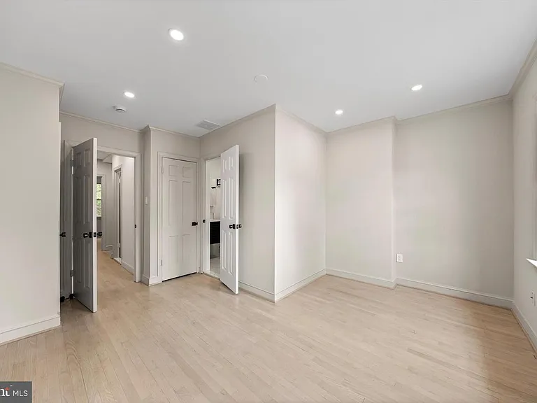 1525 35th St NW — Photo 26
