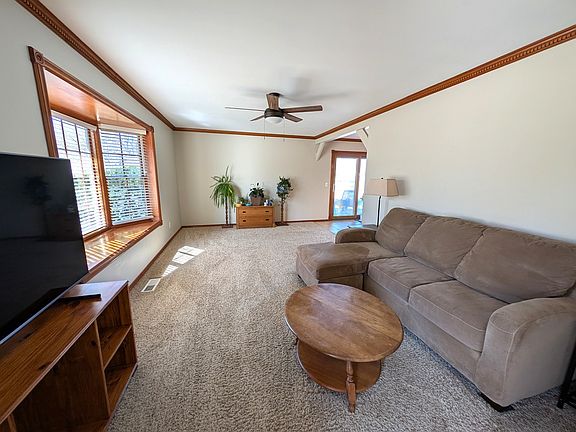 3rd image of 27 Winrock Rd