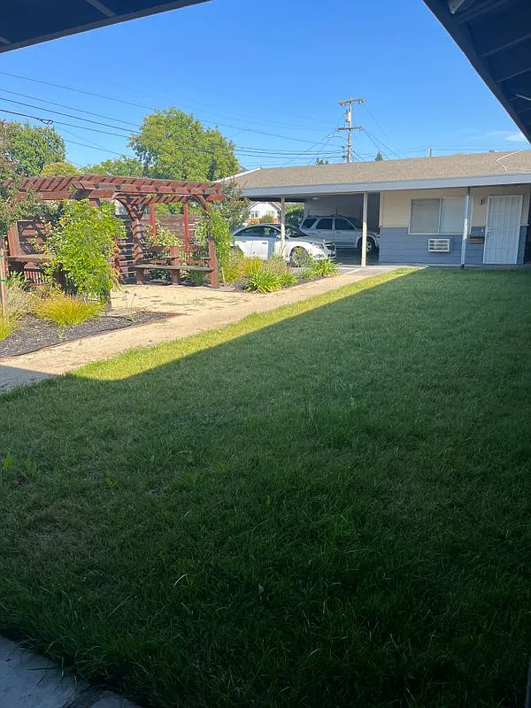 2 bed, 1.0 bath, 825 sqft, $2,300 — Photo 1