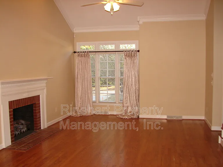 1325 Beckton Ct — Photo 5