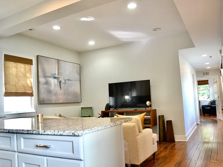 17 Nassau St #A — Photo 7