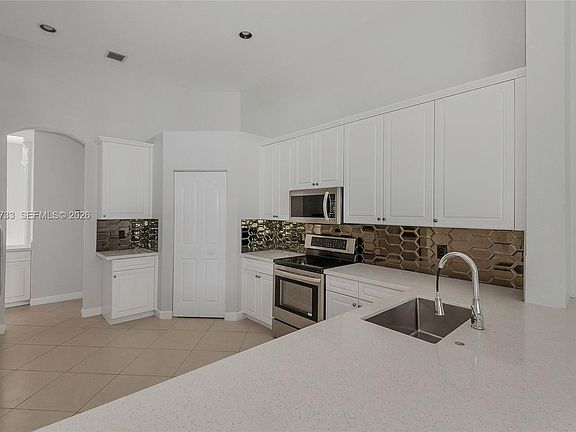 5th image of 3843 Oak Ridge Cir