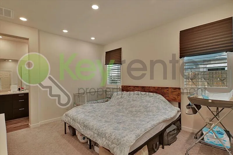 3 bed, 2.0 bath, 1421 sqft, $2,800 — Photo 4