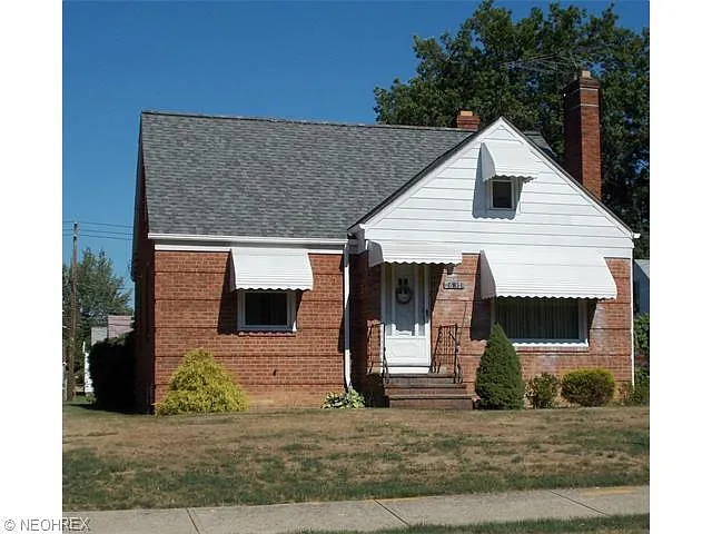 1637 Temple Ave photo 1