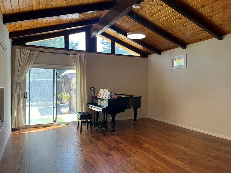 2090 Morrill Ave — Photo 8