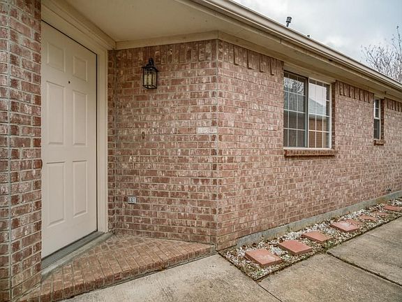 3rd image of 943 Highgate Dr