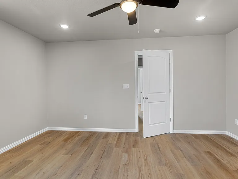 126 E Pine St — Photo 12