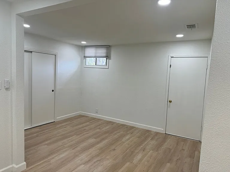 1400 Clay St — Photo 5