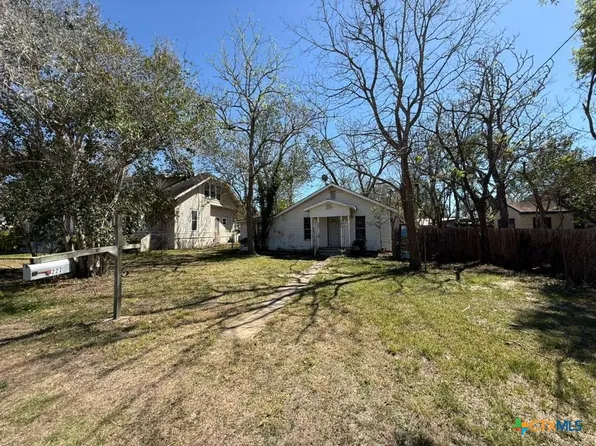 227 W End St, Goliad, TX 77963