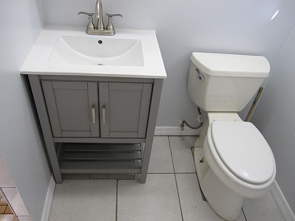 5th image of 28 N Grosse Ave APT C