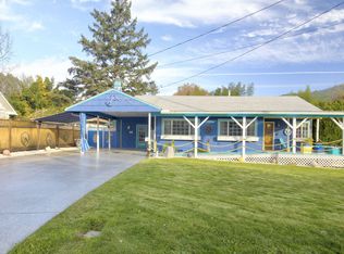 1067 SE Ashley Pl, Grants Pass, OR 97526