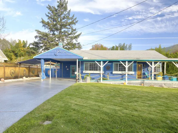 1067 SE Ashley Pl, Grants Pass, OR 97526