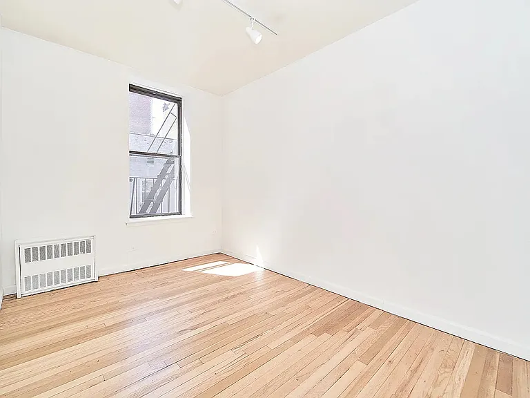 152 E 22nd St #6F — Photo 4
