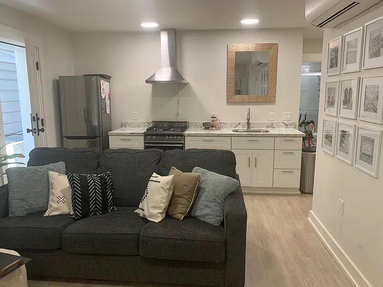 828 Center St — Photo 3