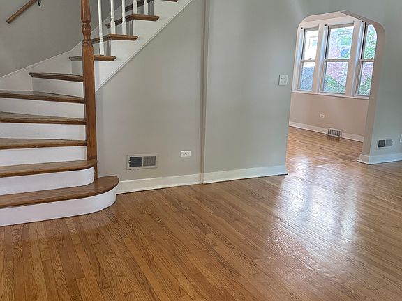 3rd image of 2138 W McLean Ave