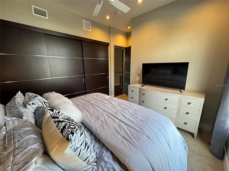 239 Cosmopolitan Ct — Photo 17