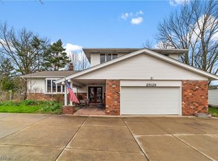25129 Maidstone Ln, Beachwood, OH