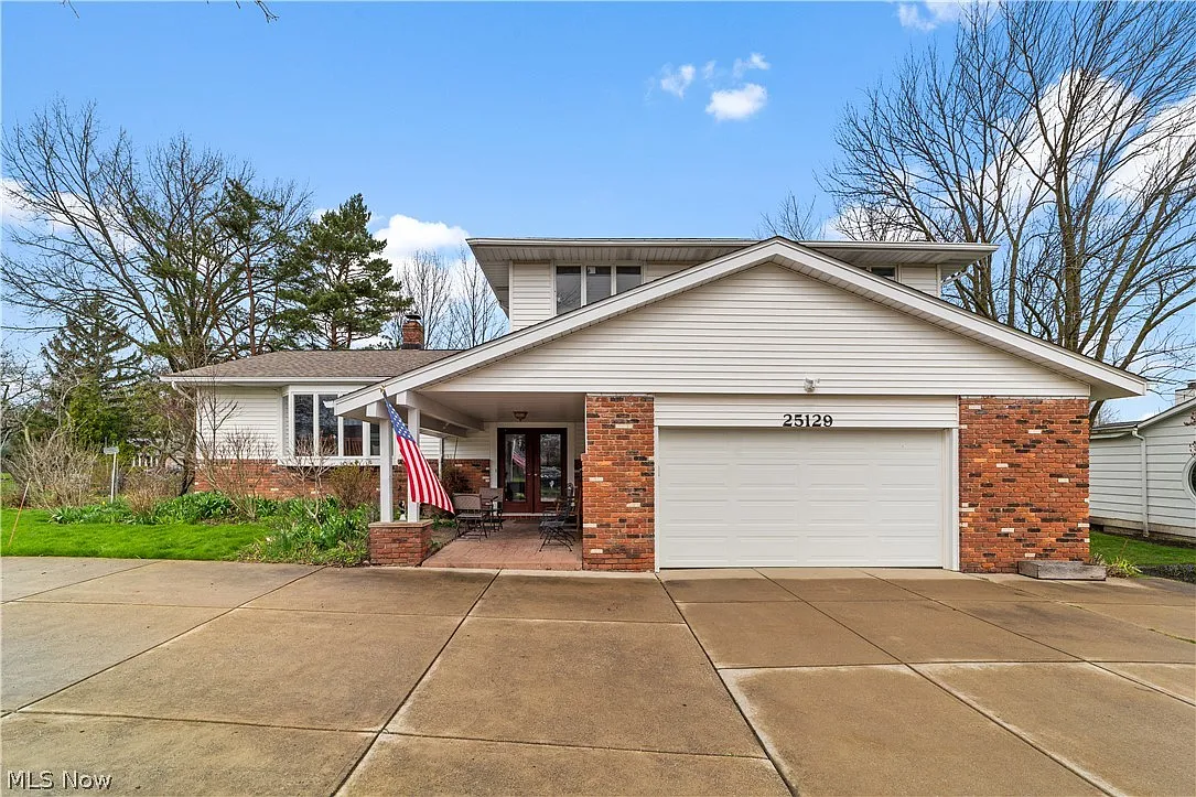 25129 Maidstone Ln photo 1