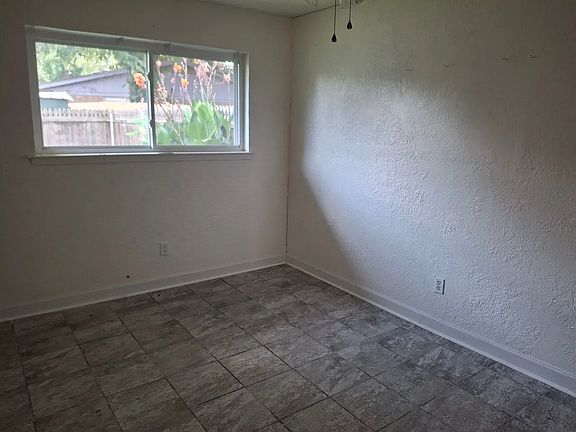5th image of 1405 La Fonda Cir