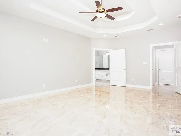 1434 W White Oak Dr — Photo 18