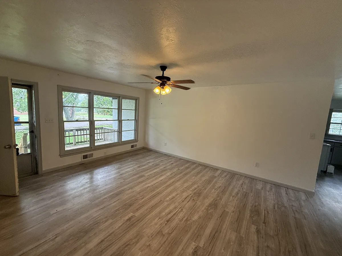 Building Photo - 136 N Crownpoint Dr
