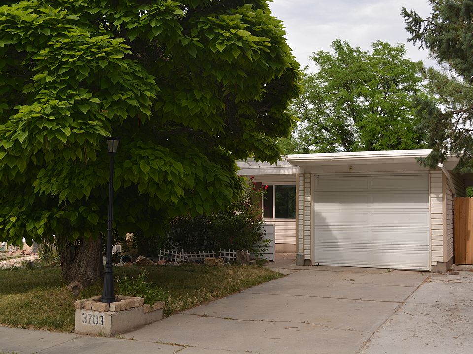 Driveway, Garage, Front Entrance